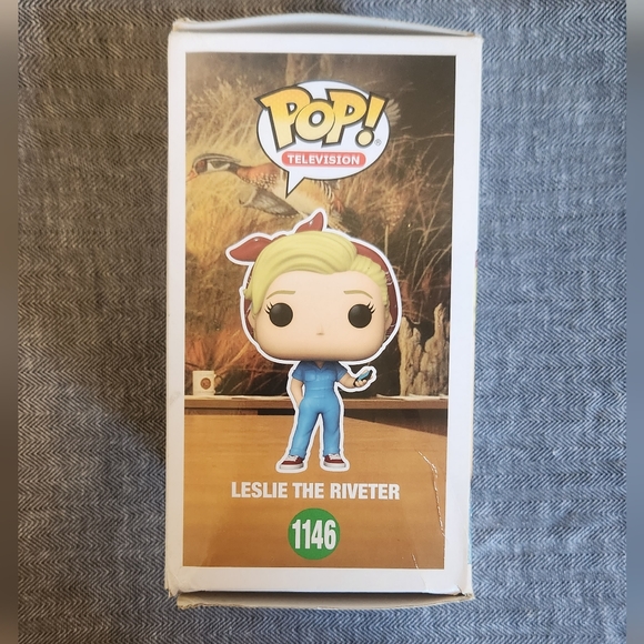 Funko POP! Parks & Rec 'Leslie the Riveter' #1146 - Picture 6 of 6
